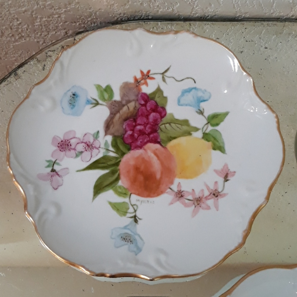 VINTAGE set of 5 hand painted plates